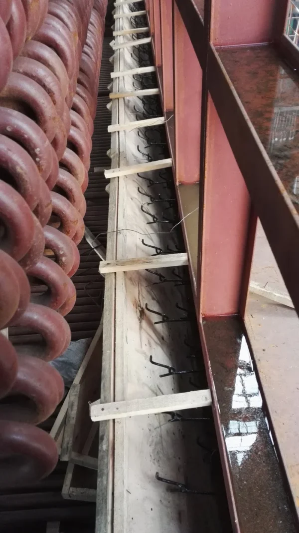 Boiler CFB, cerobong asap Konstruksi pasangan bata pada bagian pengait dan bagian balok braket