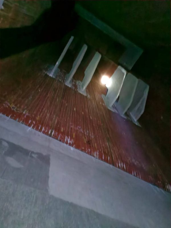 Bagian atas boiler CFB, layar pendingin air, Dapat dibuat dengan serudukan plastik